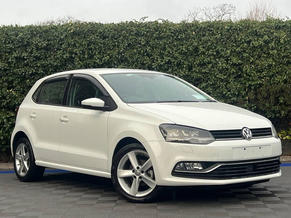 2016 Volkswagen Polo HIGHLINE 1.2 TSI AUTO // FULL SERVICE HISTORY // LEATHER/ALCANTARA HEATED SEATS // REVERSE CAMERA €13,900