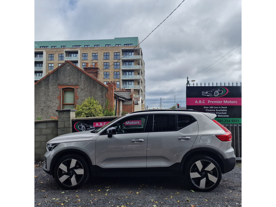 2023 Volvo XC40  €34,950