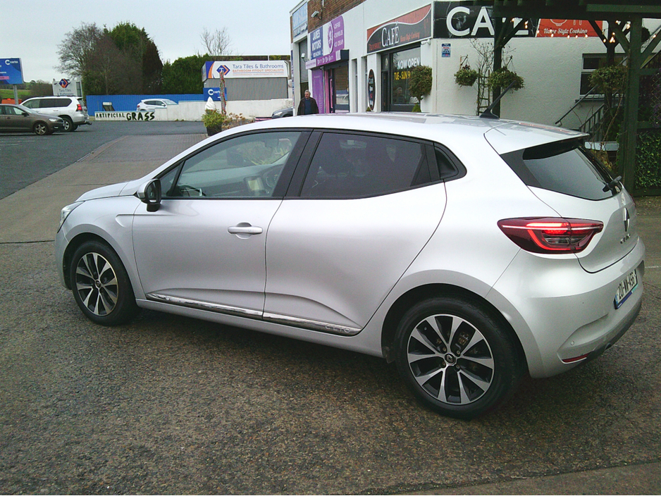 2020 Renault Clio NEW NCT 2028,  SAT./NAV., CRUISE, €180 TAX. ICONIC, LOW KMS. €12,999