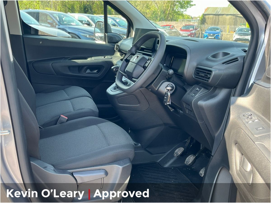 2025 Opel Combo Komfort L1H1 1.5D 100PS 6 Speed €20,950