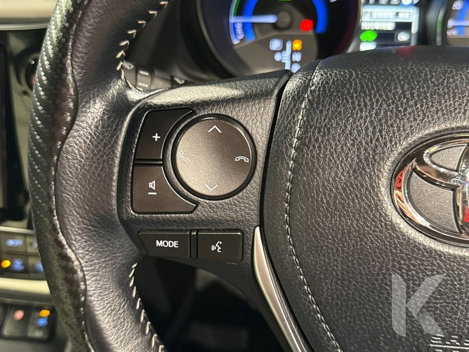 2016 Toyota Auris HYBRID G PACKAGE - BEIGE/BLACK FULL LEATHER INTERIOR - FACTORY ALLOYS - REVERSE CAMERA €13,950