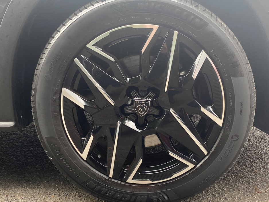 2025 Peugeot 5008 1.2 MHEV 145bhp E-DCS6 Allure €47,900