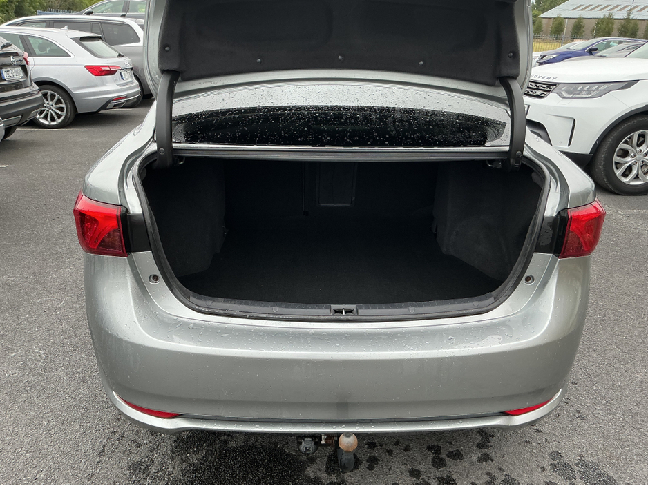 2017 Toyota Avensis 2.0 D-4D BUS EDITION PLUS OVERMOUNT 141BHP 4DR €10,995