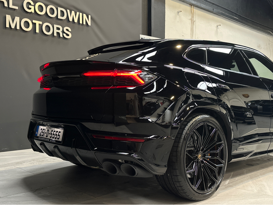 2025 Lamborghini Urus URUS S-E 4X4 V8 TWIN TURBO €359,950