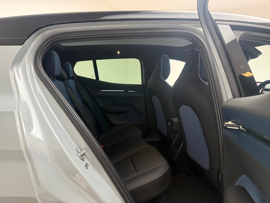 2024 Volvo EX30 ULTRA 69KWH *PAN ROOF* €35,990