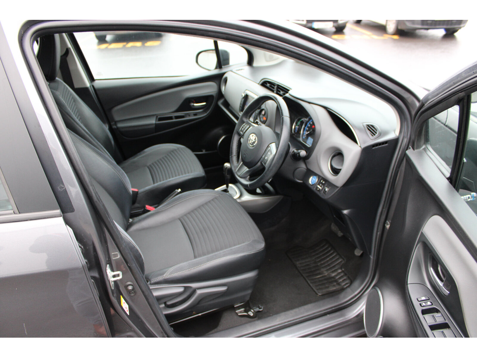 2017 Toyota Yaris Hybrid Luxury €14,950