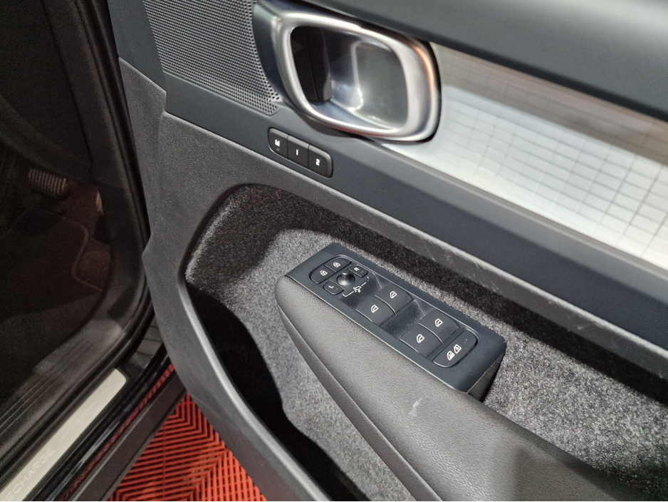 2022 Volvo XC40 T4 PLUS DARK RECHARGE AUTOMATIC **ONE OWNER / APPLE CARPLAY / BLIND SPOT ASSIST / ELECTRIC BOOTLID / HEATED FRONT & REAR SEATS / HEATED STEERING WHEEL / REVERSE CAMERA / WIRELESS PHONE CHARGING** €34,900