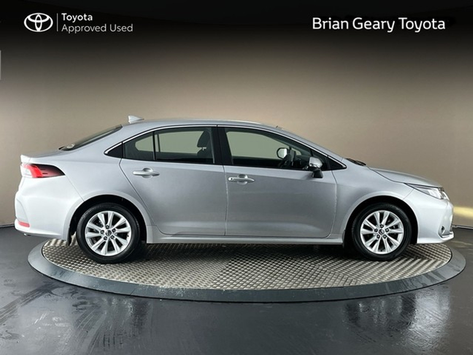 2024 Toyota Corolla LUNA SALOON AUTO Hybrid €29,950