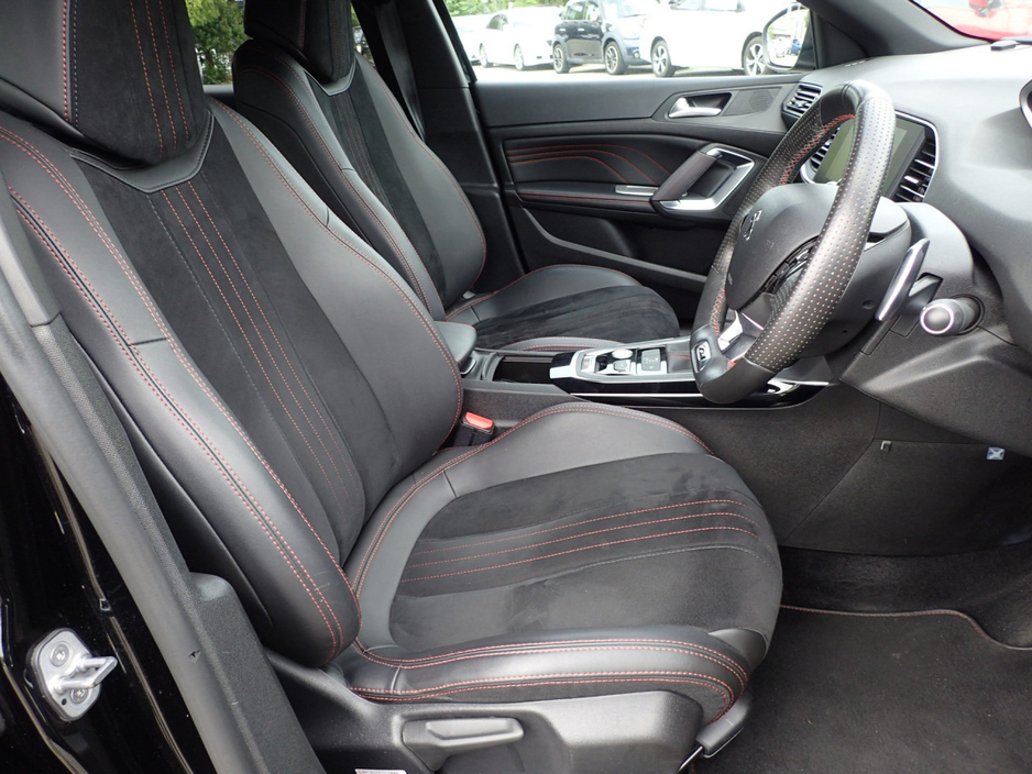 2018 Peugeot 308 GT 2.0 HDI DIESEL 180 BHP AUTOMATIC // GENUINE GT TOP SPEC CAR // GT SUEDE SPORTS BUCKET SEATS // REVERSING CAMERA // GT FLAT BOTTOM SPORTS STEERING WHEEL €17,950
