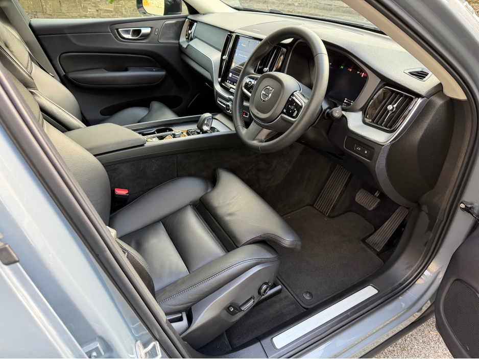 2023 Volvo XC60 ***SOLD***PLUS DARK T6 RECHARGE AWD//GREAT SPEC//LOVELY COLOUR COMBINATION//PANORAMIC ROOF//SIMI AND AA DEALER