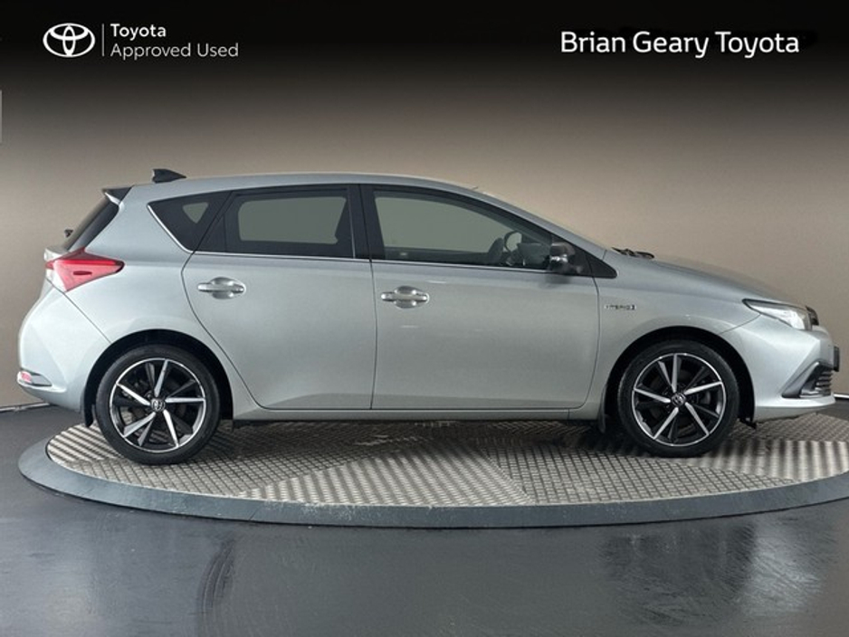 2018 Toyota Auris HYBRID LUNA SPORT €18,450