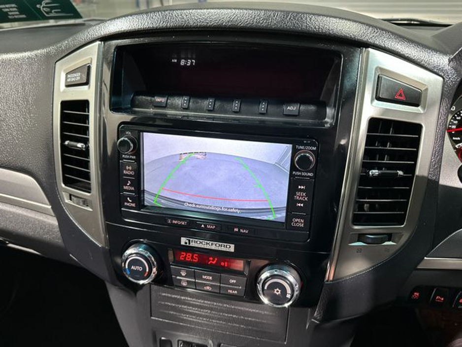 2017 Mitsubishi Pajero 3.2 DiD LWB 2 Seater N1 Commercial €27,500