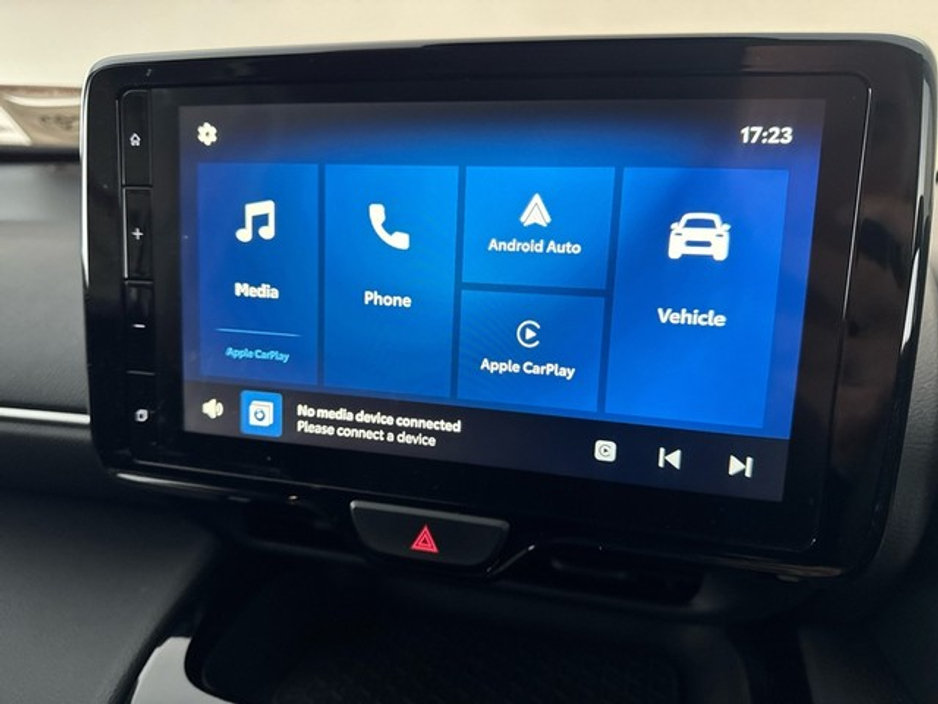 2025 Toyota Yaris Cross Luna Hybrid *Pearl White* €30,950