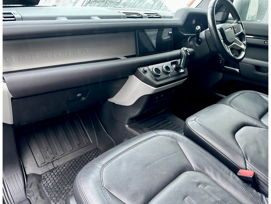 2022 Land Rover Defender ++LOW KM++ 3 SEATS / PLUS VAT €53,000
