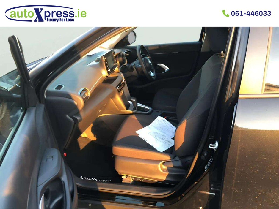 2022 Toyota Yaris Cross 1.5 HYBRID G Only 7000 Miles €26,995