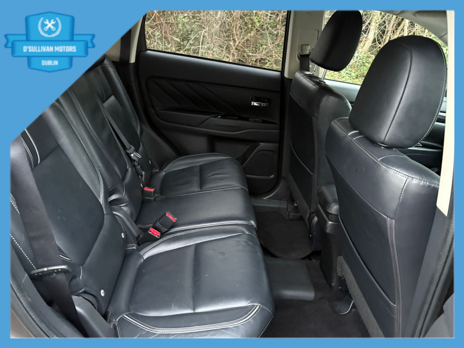 2016 Mitsubishi Outlander / 2016 / 2.0 HYBRID / AUTOMATIC €8,999