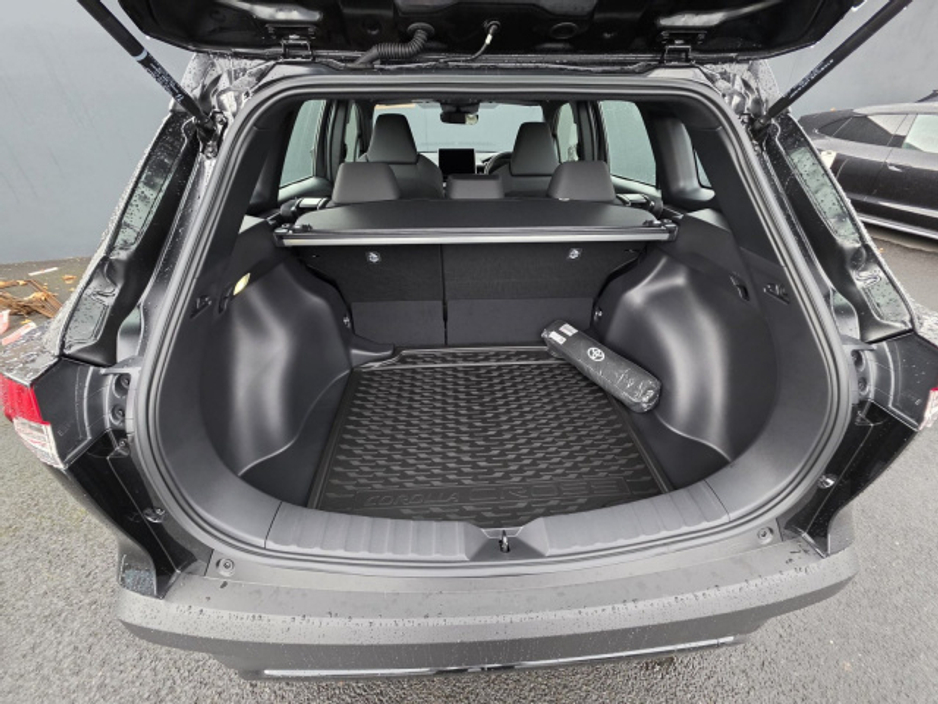 2025 Toyota Corolla Cross 1.8 Hybrid Luna (New Model) €38,949