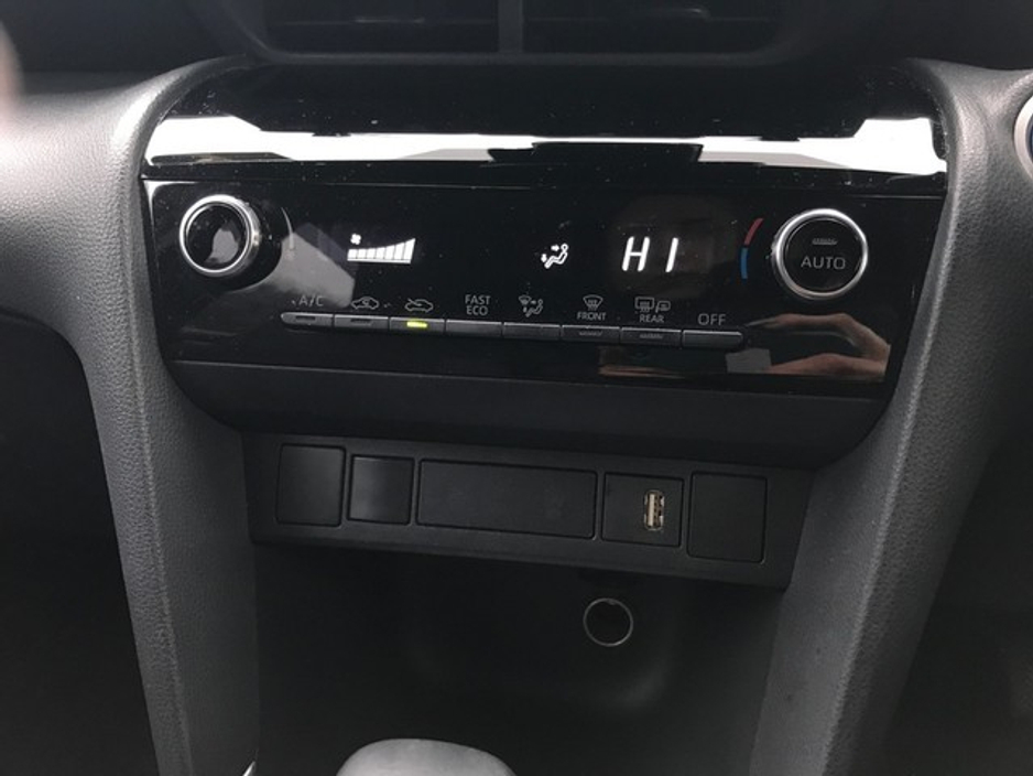 2023 Toyota Yaris Cross LUNA SPORT - GRANDONS €27,995