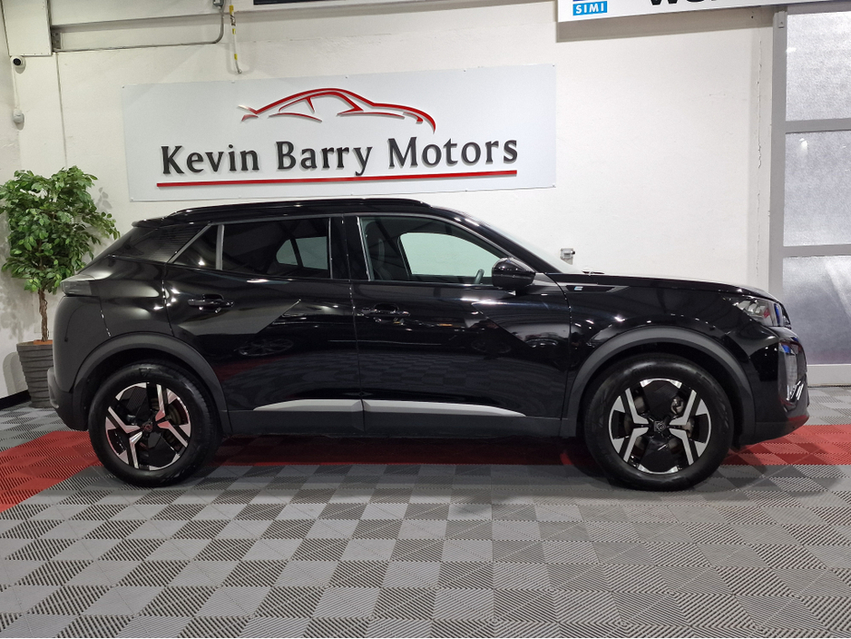 2024 Peugeot 2008 EV GT (50KWH BATTERY) AUTOMATIC **ONE OWNER / TOP SPEC / APPLE CARPLAY / CRUISE CONTROL / HALF LEATHER / KEYLESS ENTRY / REVERSE CAMERA / WIRELESS PHONE CHARGING / PEUGEOT WARRANTY 03|2027** €25,900