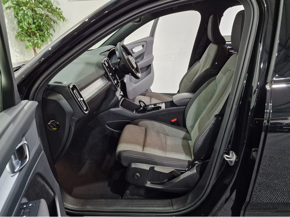 2022 Volvo XC40 T4 PLUS DARK RECHARGE AUTOMATIC **ONE OWNER / APPLE CARPLAY / BLIND SPOT ASSIST / ELECTRIC BOOTLID / HEATED FRONT & REAR SEATS / HEATED STEERING WHEEL / REVERSE CAMERA / WIRELESS PHONE CHARGING** €34,900