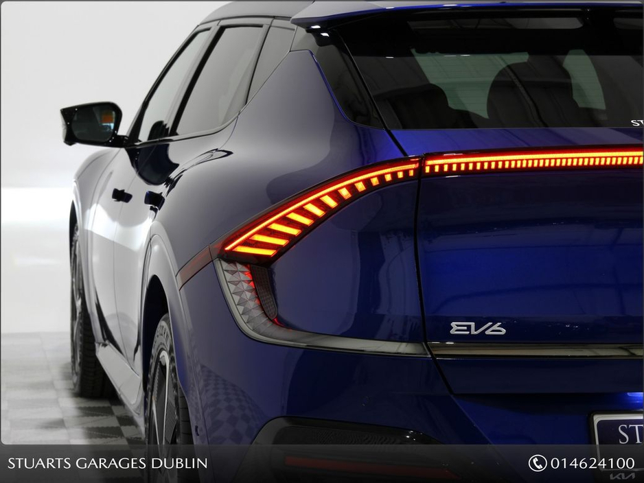 2022 Kia EV6 EV6 GT LINE: YACHT BLUE METALLIC, BLACK AND IVORY ALCANTARA INTERIOR, SUNROOF, 360 CAMERAS, WIRELESS CHARGING, HEADS UP DISPLAY €31,945