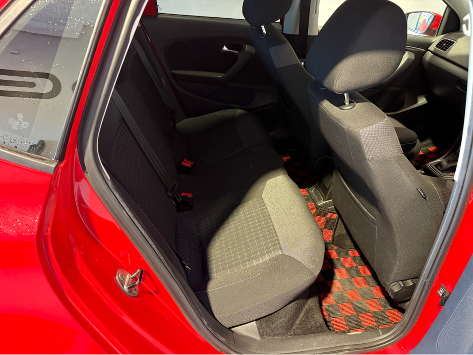 2016 Volkswagen Polo AUTO - 2 YEAR NCT - REVERSE CAMERA €11,950