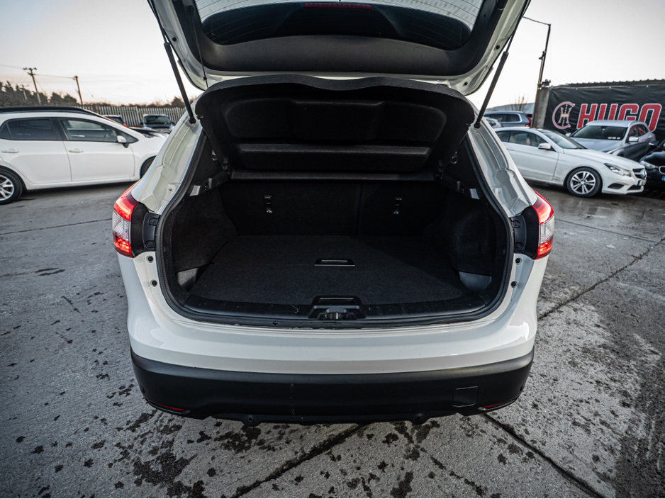 2017 Nissan Qashqai 2017 Qashqai 1.2/1 owner/High spec/1yr warranty €15,888