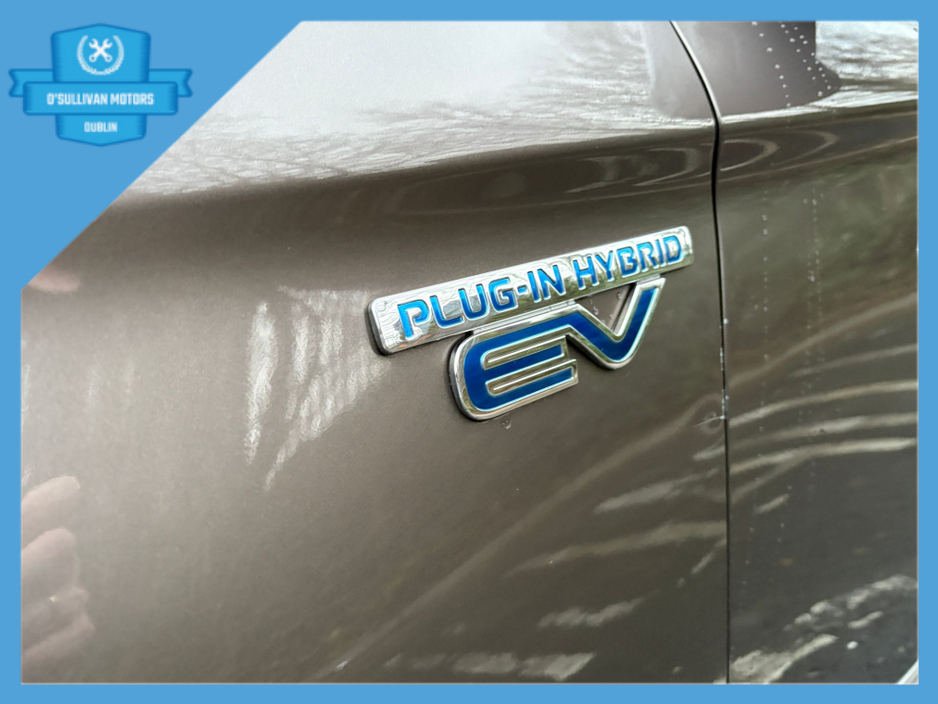 2016 Mitsubishi Outlander / 2016 / 2.0 HYBRID / AUTOMATIC €8,999