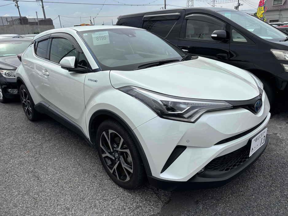 2019 Toyota C-HR SOL HYBRID AUTOMATIC 1.8 PETROL //HIGH SPEC//LOW MILES//HALF LEATHER HEATED SEATS//ADAPTIVE CRUISE CONTROL//REVERSE CAMERA//KEYLESS ENTRY//
