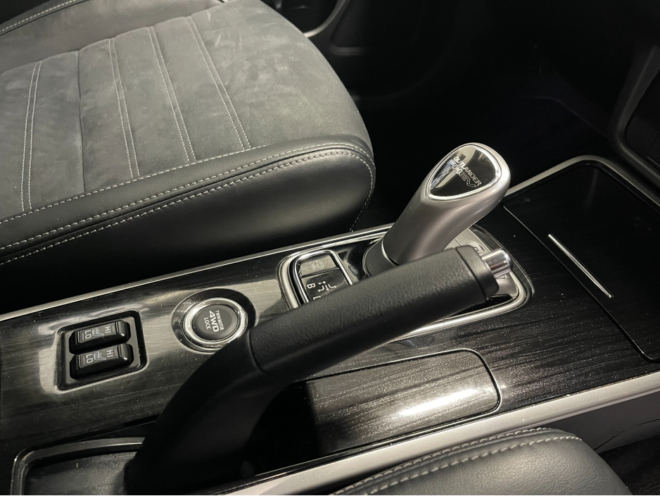 2016 Mitsubishi Outlander (Low Kms) HYBRID 2.0 PHEV AUTOMATIC 5DR MODEL  www.bolandscarcentre.ie €16,900