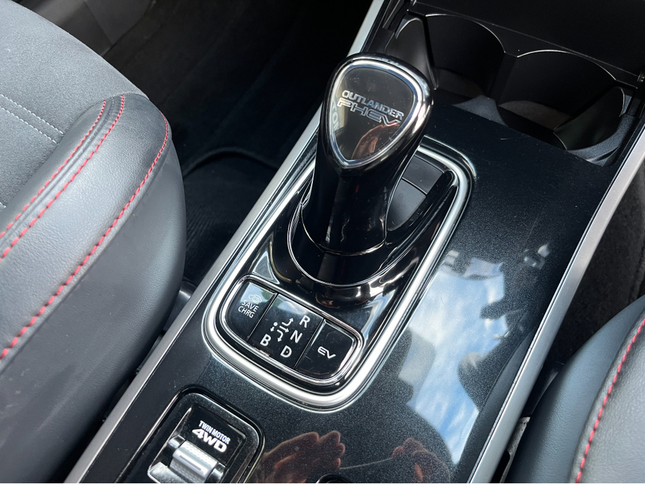 2021 Mitsubishi Outlander 4WD BLACK EDITION PLUG IN HYBRID 2.4 PETROL //HALF LEATHER HEATED SEATS AND STEERING WHEEL//REVERSE CAMERA//KEYLESS ENTRY//ADAPTIVE CRUISE CONTROL// €27,950