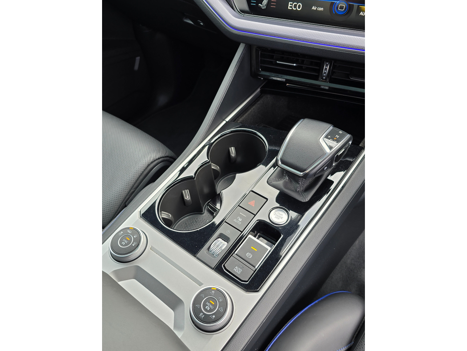 2023 Volkswagen Touareg 3.0TSI V6 R-LINE 462BHP 5DR LAPIZ BLUE +MAXTON KIT STUNNING! €67,950
