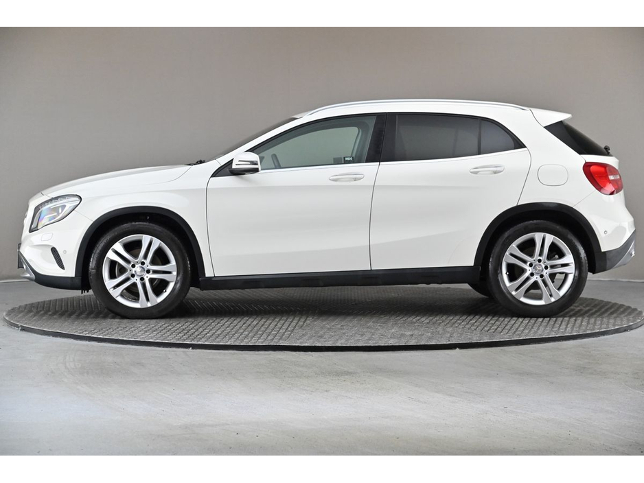 2016 Mercedes-Benz GLA Class GLA 180 *HALF LEATHER*REVERSE CAM*PARK SENSORS* €18,890