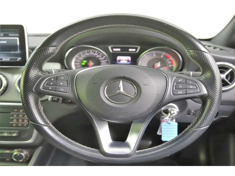 2016 Mercedes-Benz GLA Class GLA 180 *HALF LEATHER*REVERSE CAM*PARK SENSORS* €18,890