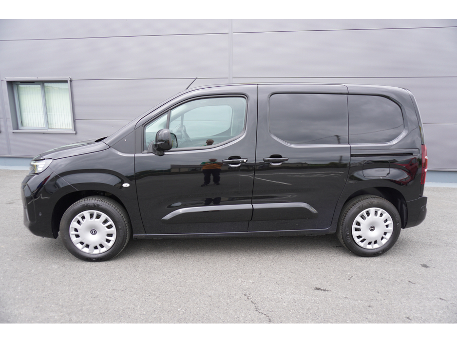 2026 Opel Combo SPORTIVE 1.5 D-TURBO €25,000