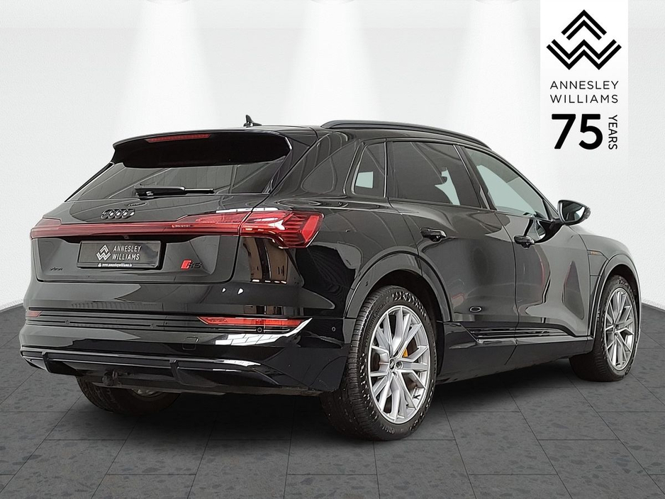 2022 Audi e-tron 55 quattro S Line €41,950