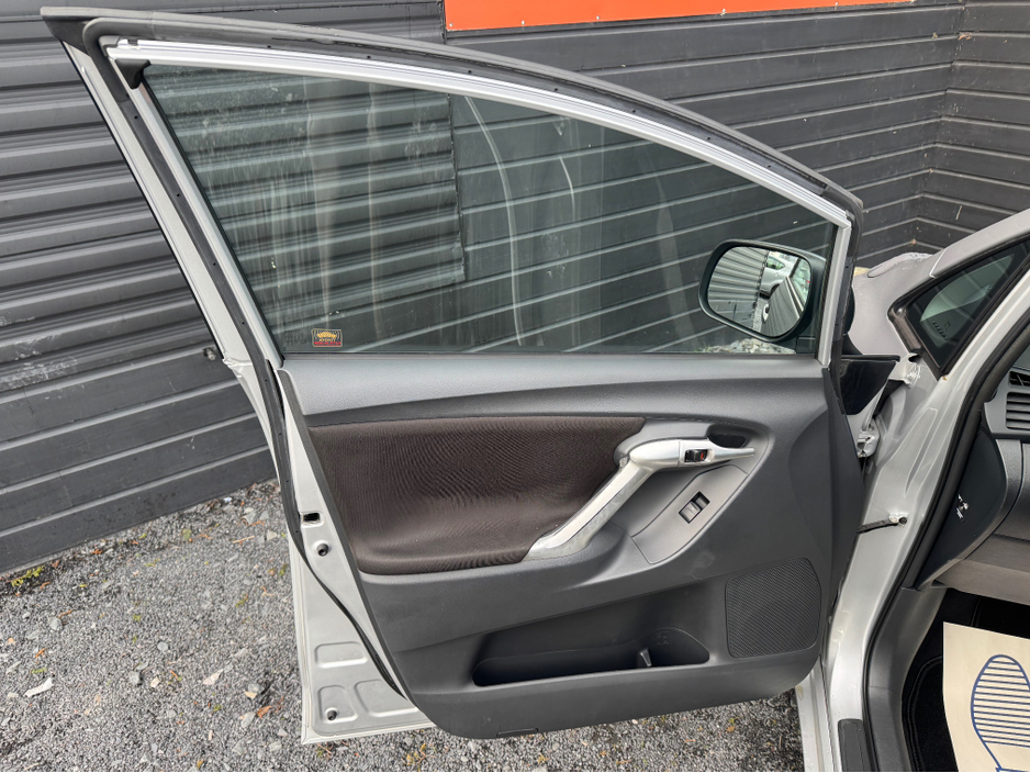 2011 Toyota Corolla Verso 2.0 D-4D LUNA 7 SEATER €5,495