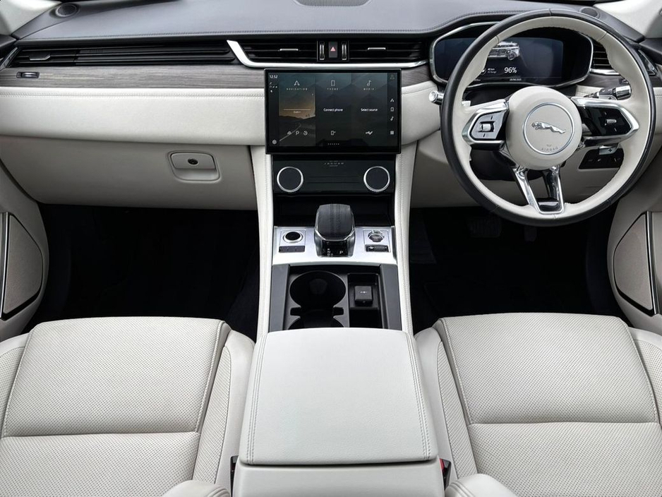 2022 Jaguar F-Pace 2.0 P400E, PHEV S, PAN ROOF, IVORY INTERIOR €41,990