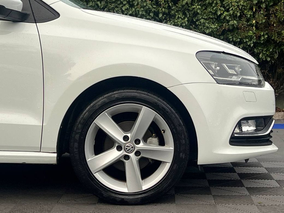 2016 Volkswagen Polo HIGHLINE 1.2 TSI AUTO // FULL SERVICE HISTORY // LEATHER/ALCANTARA HEATED SEATS // REVERSE CAMERA €13,900