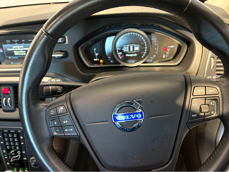 2015 Volvo V40 LOW KMS - AUTO - NEW NCT - REVERSE CAMERA €10,950