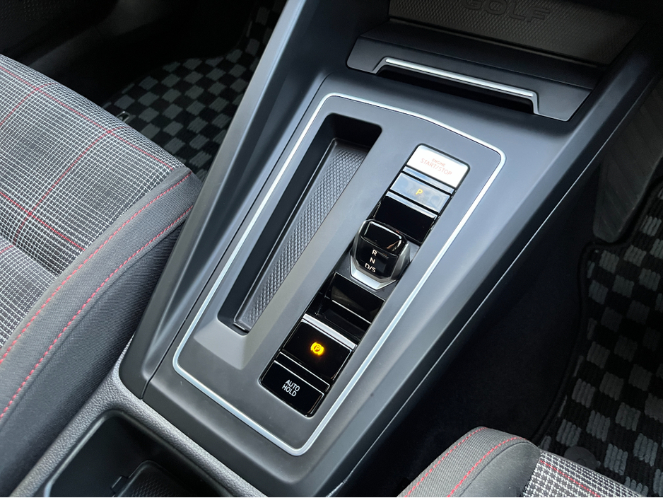 2022 Volkswagen Golf GTI AUTOMATIC 2.0 PETROL //LOW MILES//HEATED SEATS AND STEERING WHEEL//HEAD UP DISPLAY//KEYLESS ENTRY// €39,950