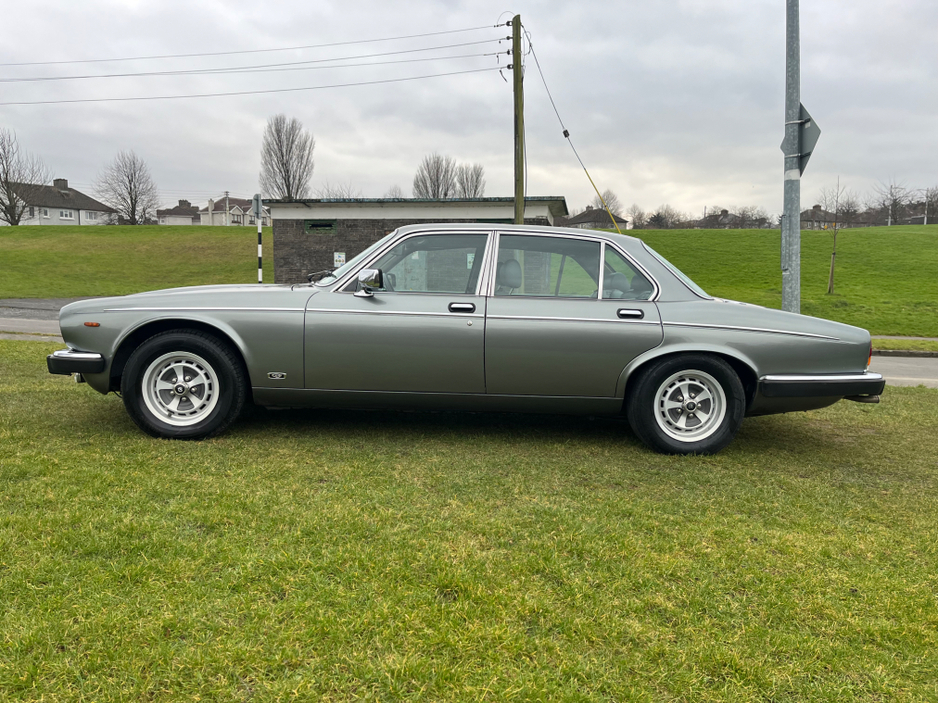 1992 Daimler Double Six 5.3 V12 €17,950
