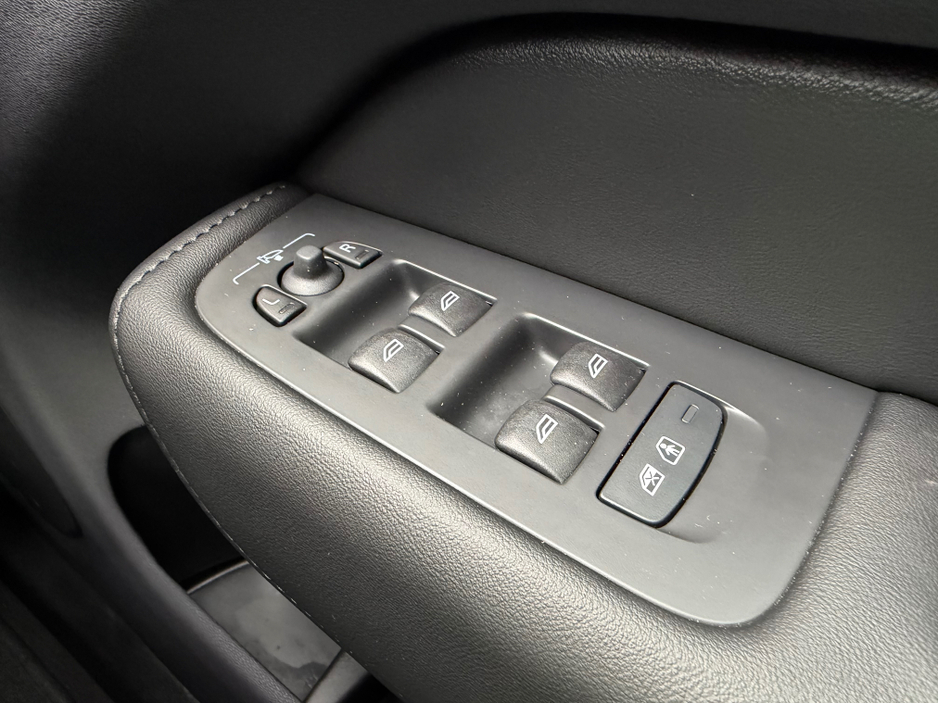 2023 Volvo XC60 ***SOLD***PLUS DARK T6 RECHARGE AWD//GREAT SPEC//LOVELY COLOUR COMBINATION//PANORAMIC ROOF//SIMI AND AA DEALER