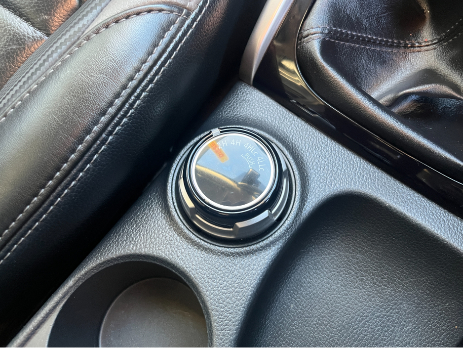 2017 Mitsubishi L200 DID BARBARIAN D/C 4WD 18 2.5 MANUAL //HIGH SPEC//FULL LEATHER//HEATED SEATS//REVEVRSE CAMERA//KEYLESS ENTRY//