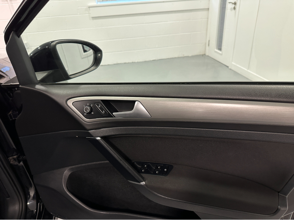 2014 Volkswagen Golf (141) GOLF 1.2TSI DSG LOW KMS VW/AUDI SPECIALISTS WWW.DENISDARCYCARS.IE €11,950