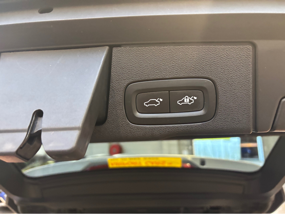 2023 Volvo XC60 T6 PHEV PLUS DARK AWD 5DR AUTO €39,750