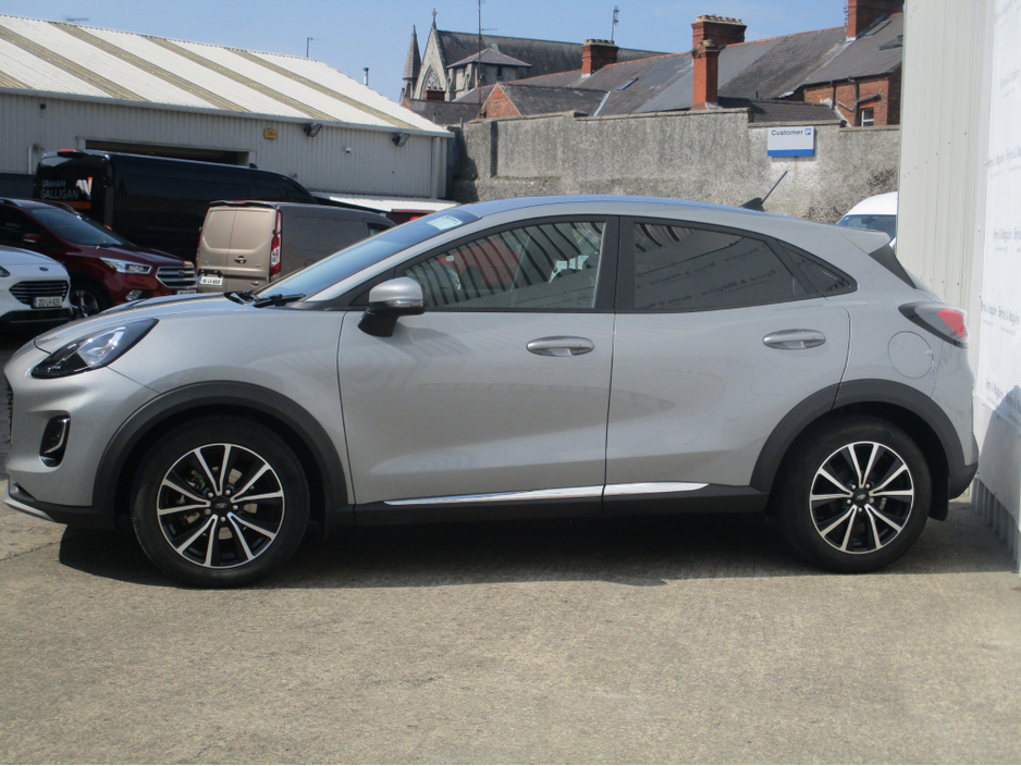 2023 Ford Puma AUTOMATIC TITANIUM 5DR 1.0T 125 MHEV WITH WINTER PACK AND SPARE WHEEL KIT. ONE CAREFUL OWNER AND FULL FORD SERVICE HISTORY  AND 3 YEARS WARRANTY !!! €29,950