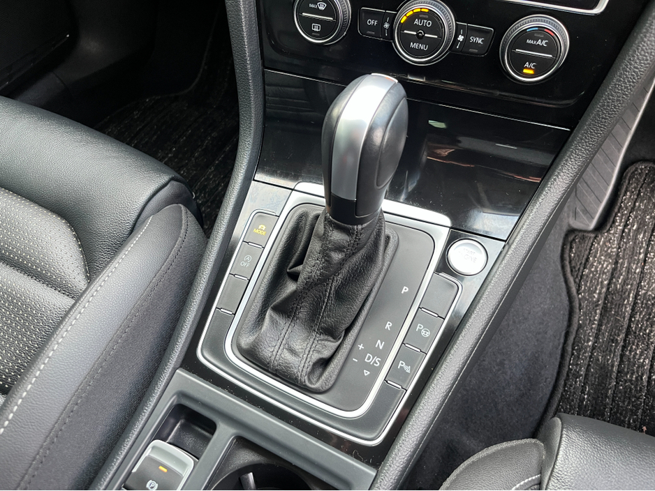 2020 Volkswagen Golf HIGHLINE MEISTER AUTOMATIC 1.4 PETROL //ONLY 7576 MILES//MASSIVE SPEC//DYNAUDIO SOUND SYSTEM//HEATED LEATHER SEATS//ELECTRIC DRIVERS SEAT//KEYLESS ENTRY// €24,950