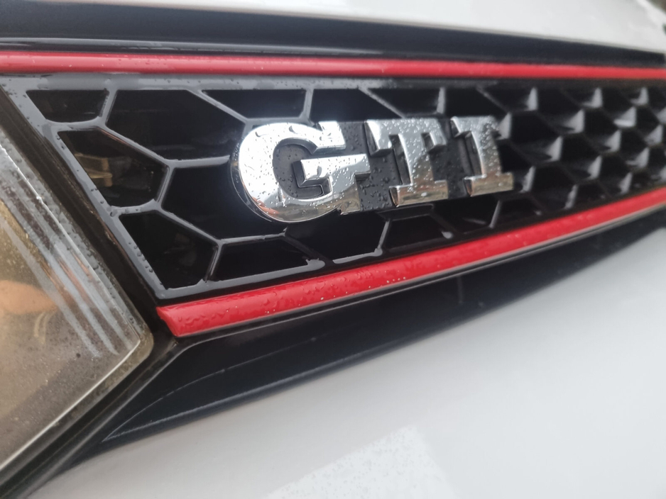 2010 Volkswagen Golf 2.0 TSI 4MOTION R €8,750