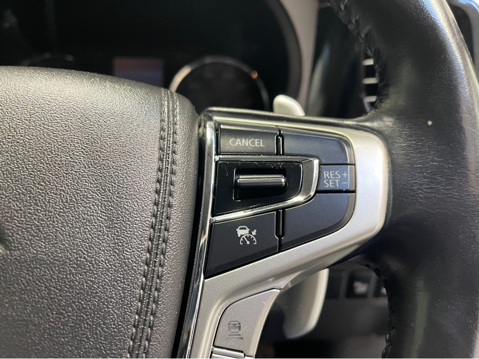 2017 Mitsubishi Outlander HYBRID 2.0 PHEV AUTOMATIC 5DR MODEL  www.bolandscarcentre.ie €17,900